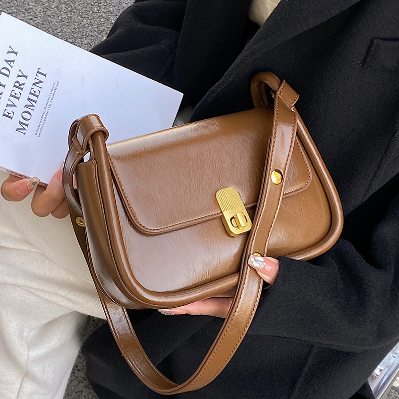 高级质感红色小包包女2023秋冬新款爆款百搭斜挎包单肩腋下小方包