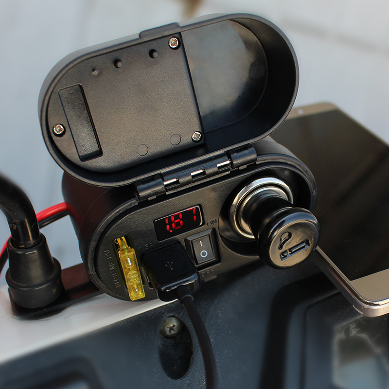 摩托车改装配件 车载手机USB充电器踏板弯梁车12V防水车充点烟器