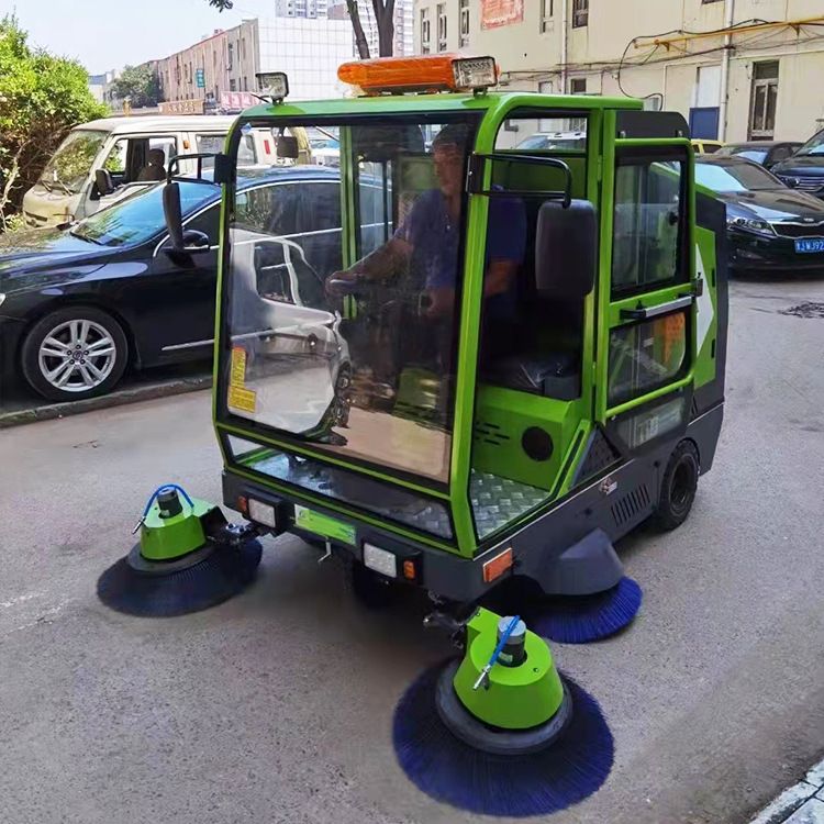 七刷电动扫地车 物业工厂小型高压雾炮电动扫路车 道路清洁扫地机