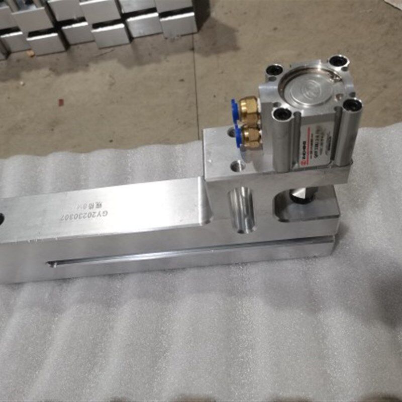 制袋机塑胶袋打孔机,1-10mm过料200mm小圆孔,包装袋气动打孔机