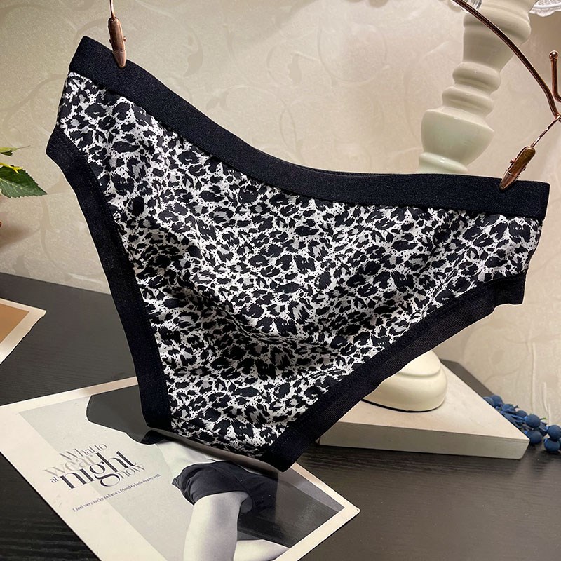 无痕棉质面料内裤女纯棉舒适透气三角裤甜美少女学生底裤裤头
