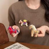 本命马年可爱布艺红色小马胸针女新年配衣服围巾装 饰别针胸花配饰