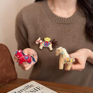 本命马年可爱布艺红色小马胸针女新年配衣服围巾装饰别针胸花配饰