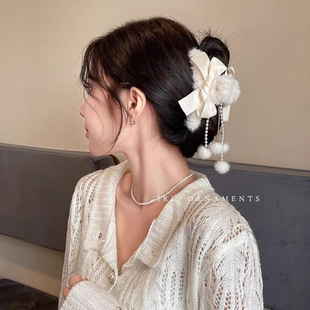 毛绒流苏蝴蝶结发夹少女可爱后脑勺盘发鲨鱼夹子毛毛抓夹新款头饰