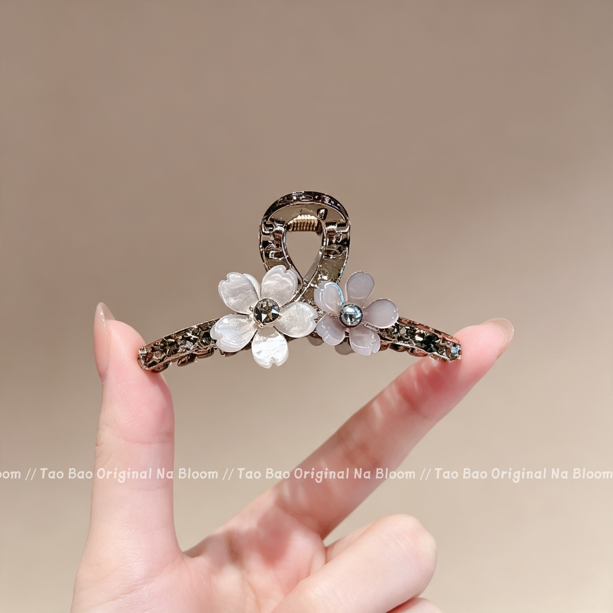 轻奢高档水晶花朵亚克力抓夹中号高级感后脑勺半扎发夹鲨鱼夹发饰