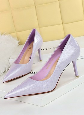 紫色高跟鞋软皮女不磨脚细跟7厘米亮面气质浅口尖头秋冬漆皮大码