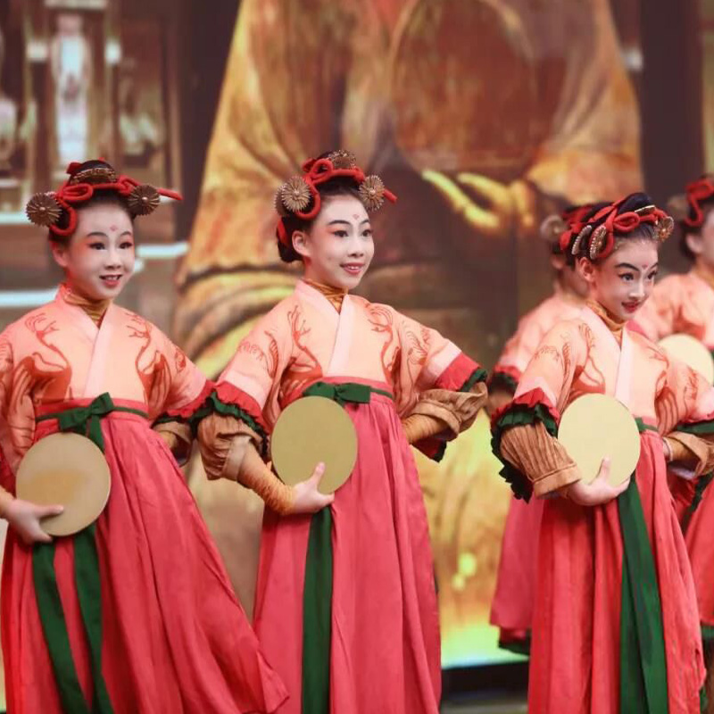 执镜佣舞蹈博物馆奇妙夜演出服中国风女童古装儿童六一表演服道具
