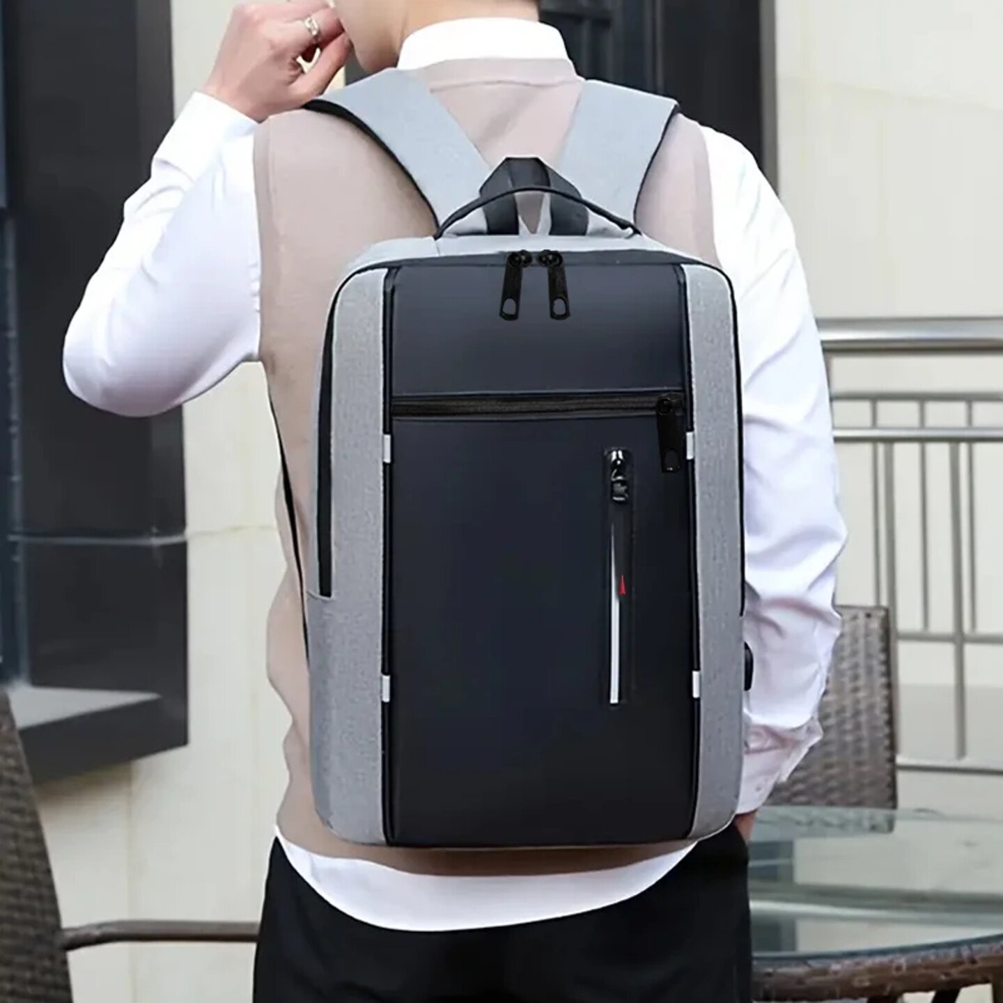 Neutral style schoolbag for men and women, suitable for bus
