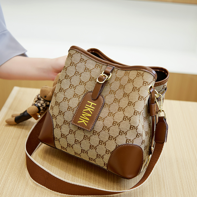 包包女包2022春夏新款潮大容量复古百搭老花水桶包时尚单肩斜挎包