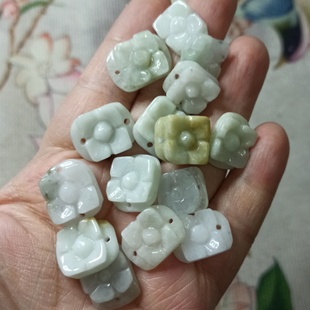 411缅甸天然翡翠A货戒指花五瓣花花手牌两边孔手排卡18X12mm左右