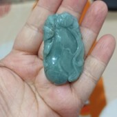 327天然翡翠吊坠雕刻件手把件危料蓝水蝙蝠如意福瓜福寿卡47X26mm