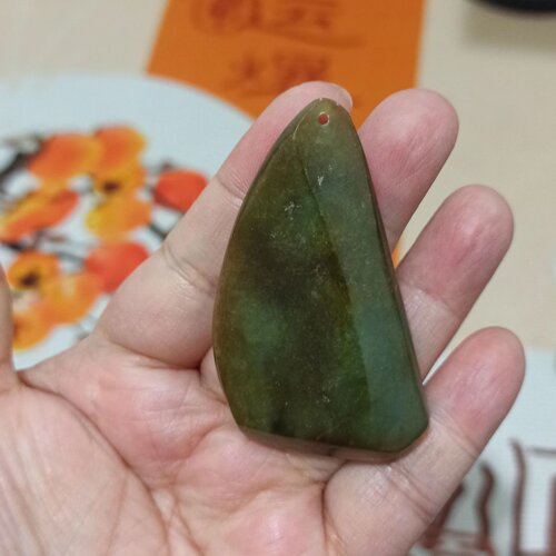 天然翡翠吊坠特色原石随型