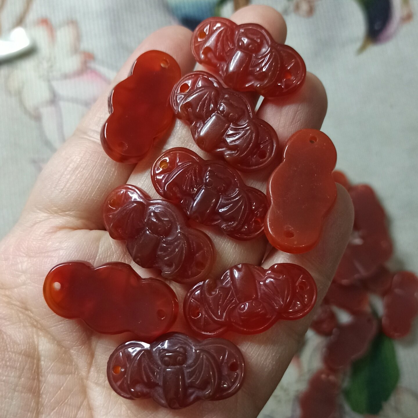 387天然玉石手排雕刻蝙蝠福运红玛瑙手牌卡28X15mm左右满48元包邮