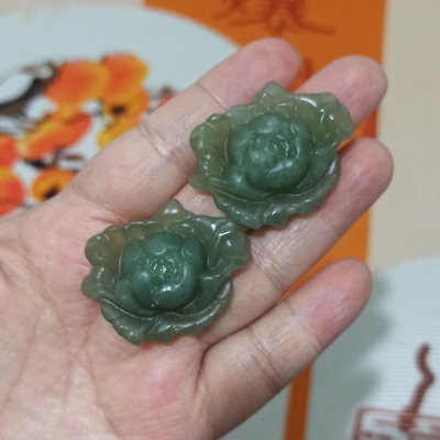 岫玉吊坠特色飘花牡丹花