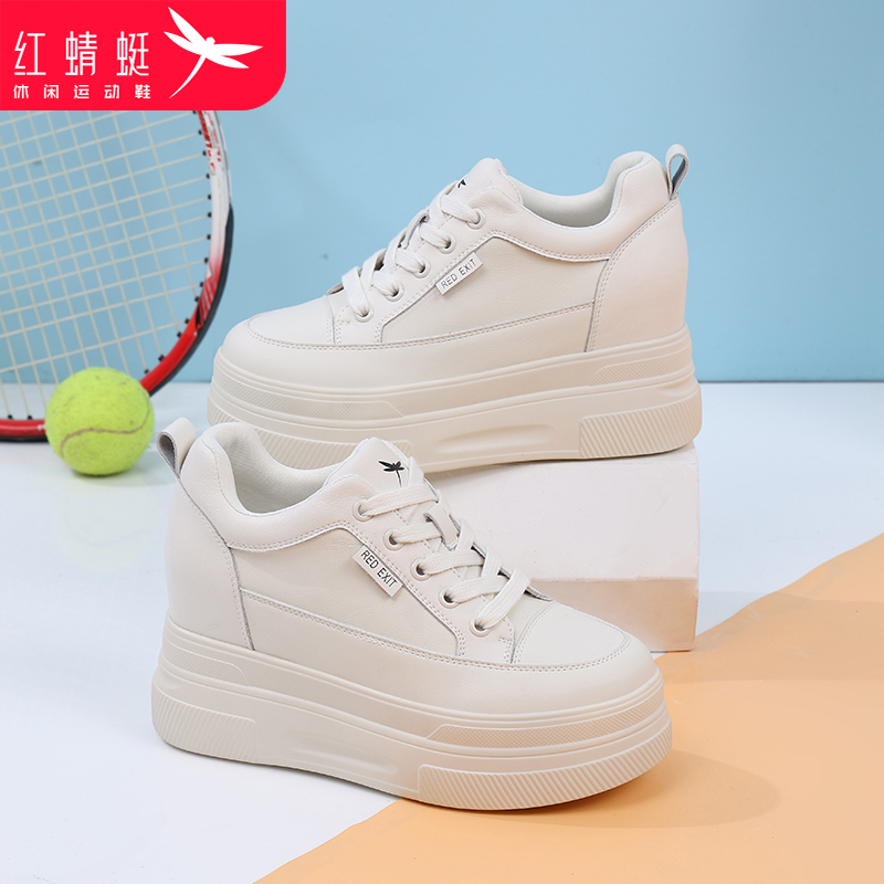 红蜻蜓女鞋白色休闲板鞋冬季新款皮面防水9cm厚底内增高小白鞋女
