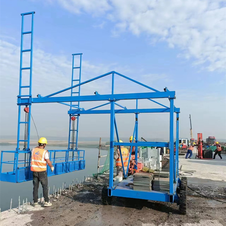 防撞护栏施工台车 高速公路桥梁护栏外侧施工平台  工程护栏台车