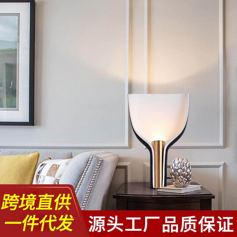 北欧创意树脂卧室台灯简约设计师儿童房样板间办公桌个性装饰台灯