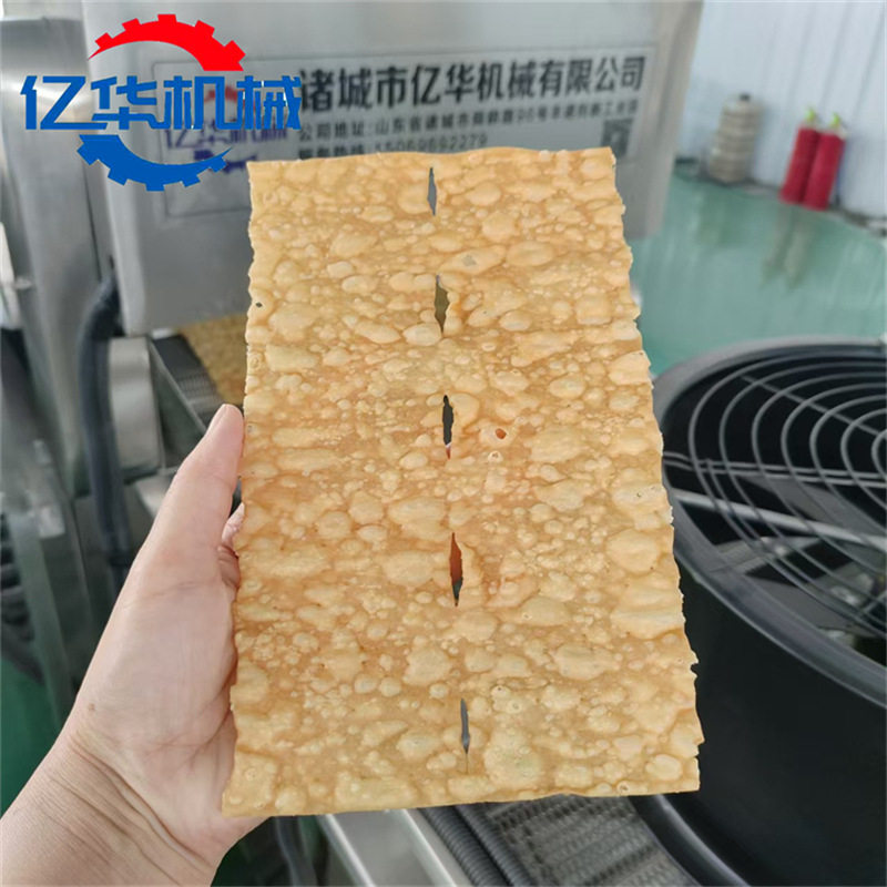 薄脆油炸机 自动刮渣脆皮油炸设备 双层网带炸面皮机器厂家