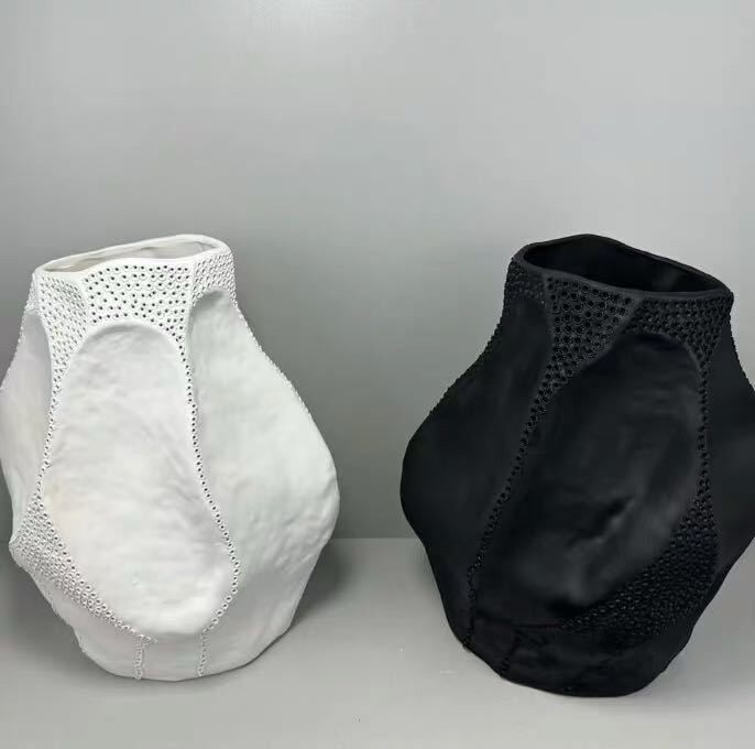 意式极简水波纹哑光镂空磨砂白色陶瓷花瓶售楼部样板间干花插花器