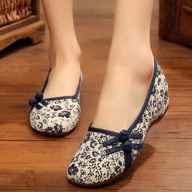 高货老北京布鞋坡跟民族风绣花鞋舞蹈休闲妈妈鞋软底防滑内增高女