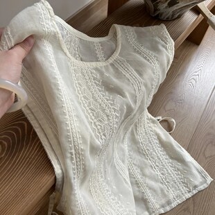 被惊艳到了蕾丝刺绣侧系带薄纱背心女2025夏季 独特Z超好看上衣