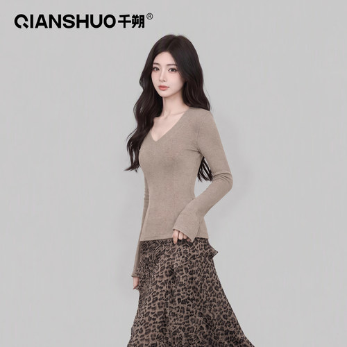 千朔鸡心深V领长袖打底衫女外穿