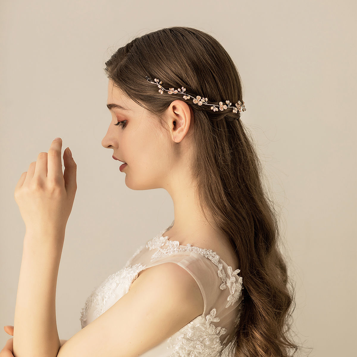 O527淡水珍珠新娘发饰 精美合金花朵订婚晚宴中式敬酒服发箍头饰