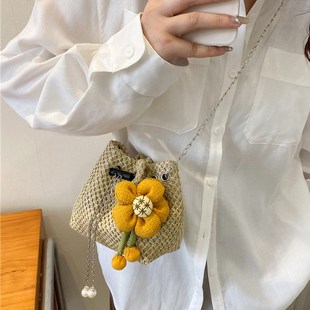 迷你小包包女包2022新款 斜挎包小众小 高级感草编花朵水M桶包时尚