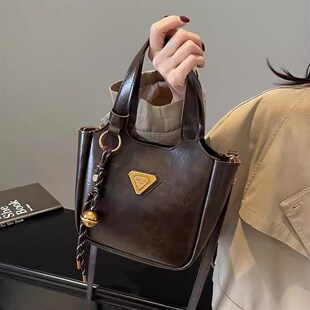 秋冬复古手提菜篮包包女20u24新款 潮韩国小众水桶包百搭单肩斜挎