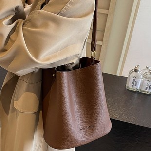 2025新款 复古多功能斜挎包日N韩简单单肩水桶包