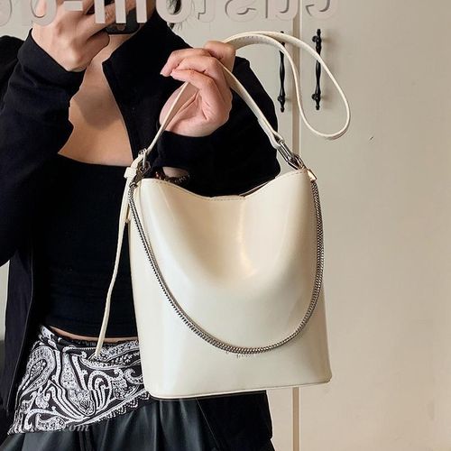 高级质感油蜡皮小包包女式s2025新款时尚百搭斜挎包超火单肩水桶