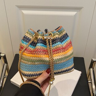 今年流行条纹草编包包女20u25新款 水桶草编沙滩包女度假单肩链条