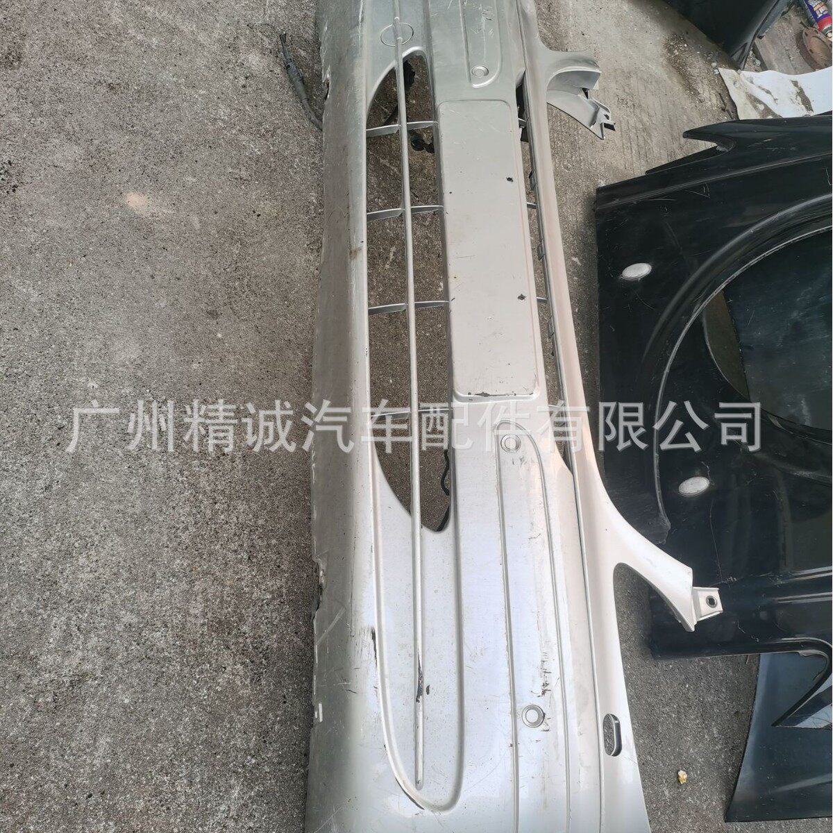 适用于2010年奔驰唯雅诺636前保险杠，中网，原车拆车件