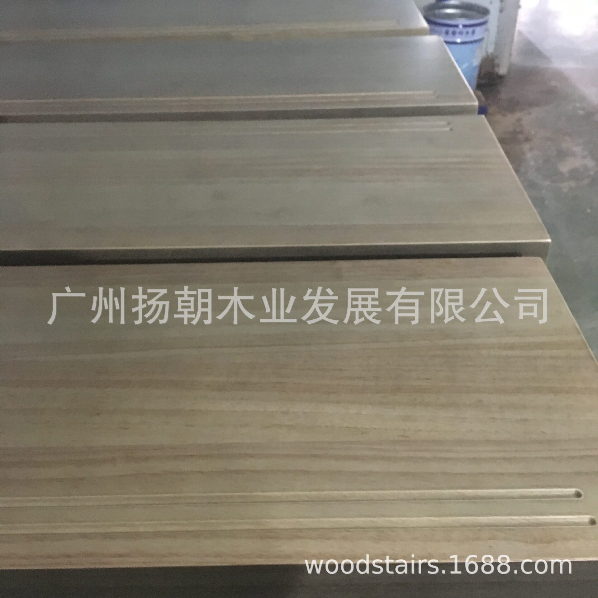厂家供应别墅复式白橡木实木楼梯踏板多层防滑栏杆现代简约楼梯