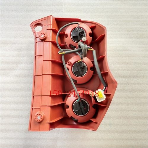 适配金彭V8四轮电动汽车配件后灯尾灯金鹏V8后尾灯刹车灯后组合灯