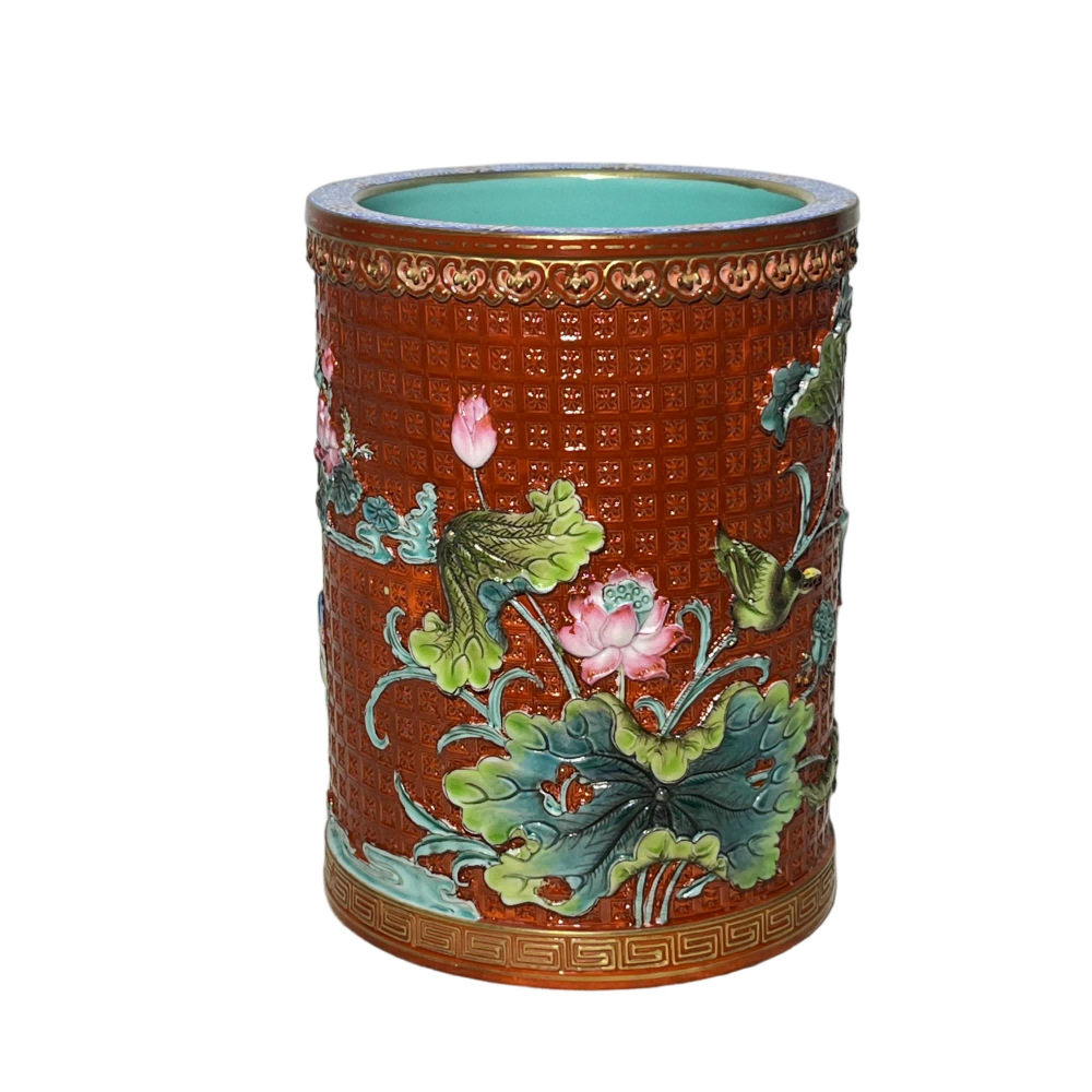 何平贵雕彩荷花鸳鸯笔筒