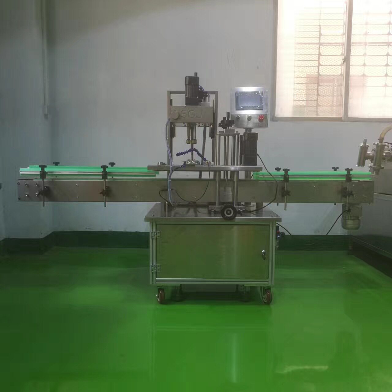 自动旋盖机底部夹瓶喷码过渡