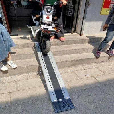 轮椅上楼梯便携式无障碍坡道板摩托轮椅电动车上车上楼台阶板斜坡