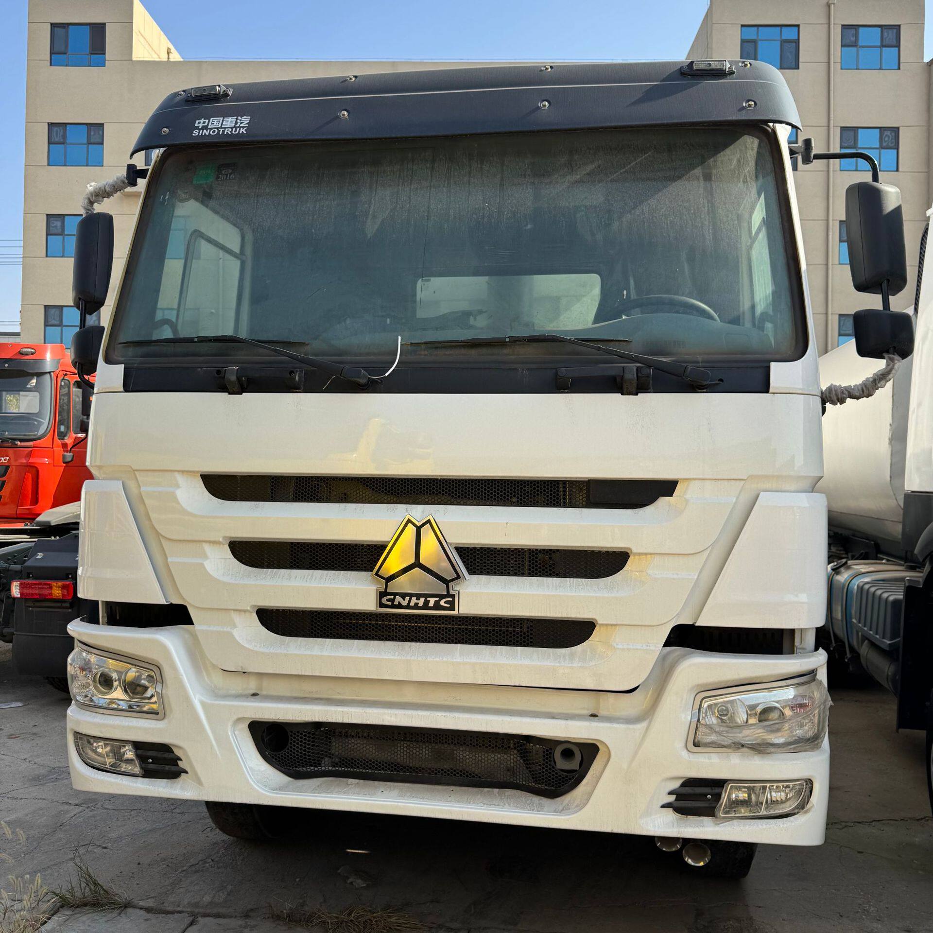 豪沃371/375马力自卸车460马力后八轮渣土工程车出口后翻翻斗车