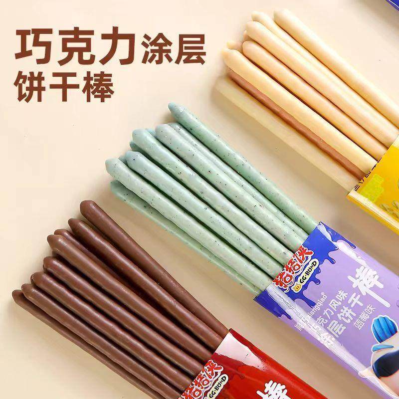 新货湘巧猪猪侠涂层手指饼干巧克力棒网红休闲零食早餐办公室