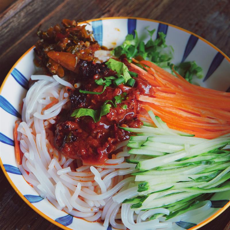 正宗云南香辣小锅米线方便