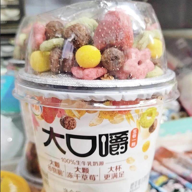 伊利大口嚼搅拌酸奶180g生