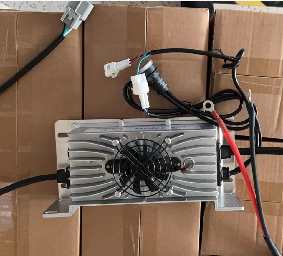 全电压锂电c充电器高尔夫球车充电 观光车84V18A四轮巡逻车扫地机