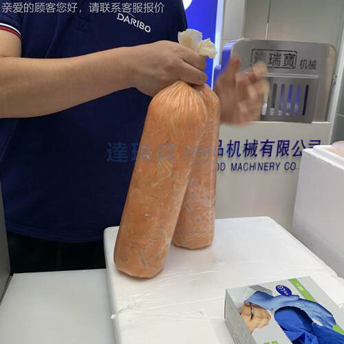 W大直灌肉肠机灌牛羊肉卷搭机 猪排径猪扒牛排肉类灌装加WRF工工