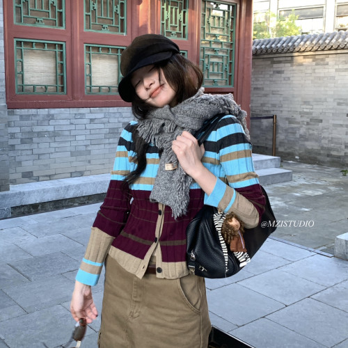 MZI STUDIO-色条纹拼接v领钮扣修身小众保暖毛衣A80302#