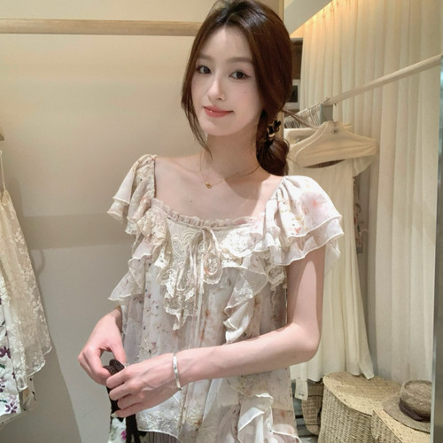 AS OFFICIAL-轻仪式感娇娇蕾丝·貌美印花刺绣荷叶边拼接小衫2852
