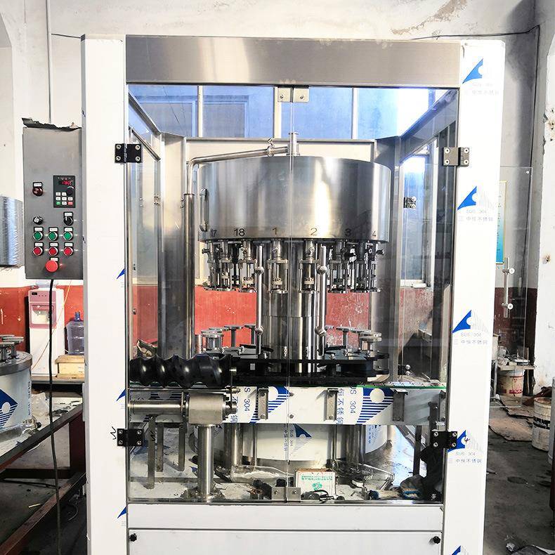全自动负压灌装机酱油醋料酒葡萄酒果汁饮料起沫液体负压式灌装机