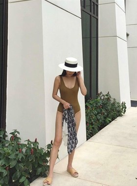 2022春d夏优雅简约白色巴拿马编织平顶礼帽女夏天遮阳度假沙滩草