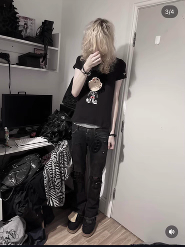 thumbnail for 20471120 Masahiro Nakagawa kissed the band hyoma in black short-sleeve shirts