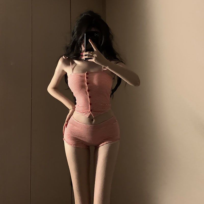 新款两件式平角泳衣女保守显瘦红B条爱心钮扣小胸夏学生少女高级,运动/瑜伽/健身/球迷用品,分体泳衣,淘宝优惠券,粉丝福利购,淘宝优惠卷